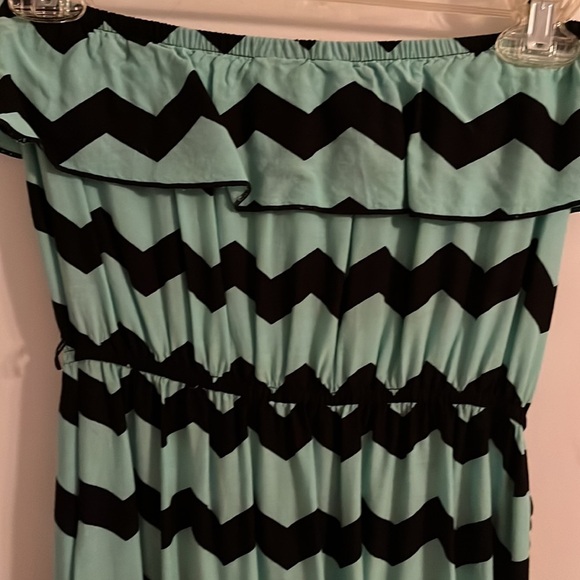 Hi-Lo strapless dress - Picture 2 of 4